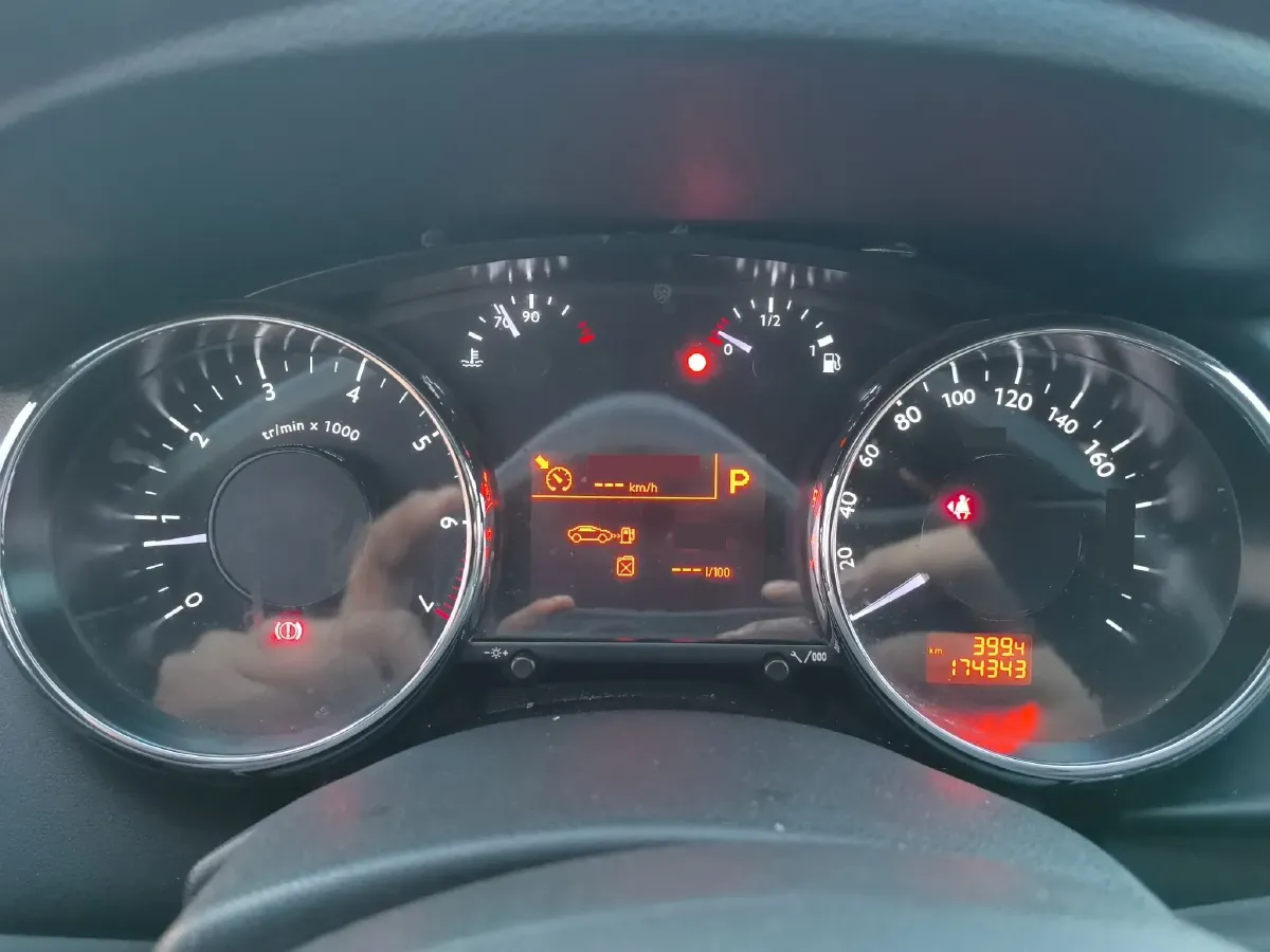 2015 Peugeot 3008 2.0L 147HP L4 6AT,autocango,china used car exporter,china ev exporter,chinese used car exporter,chinese used ev exporter