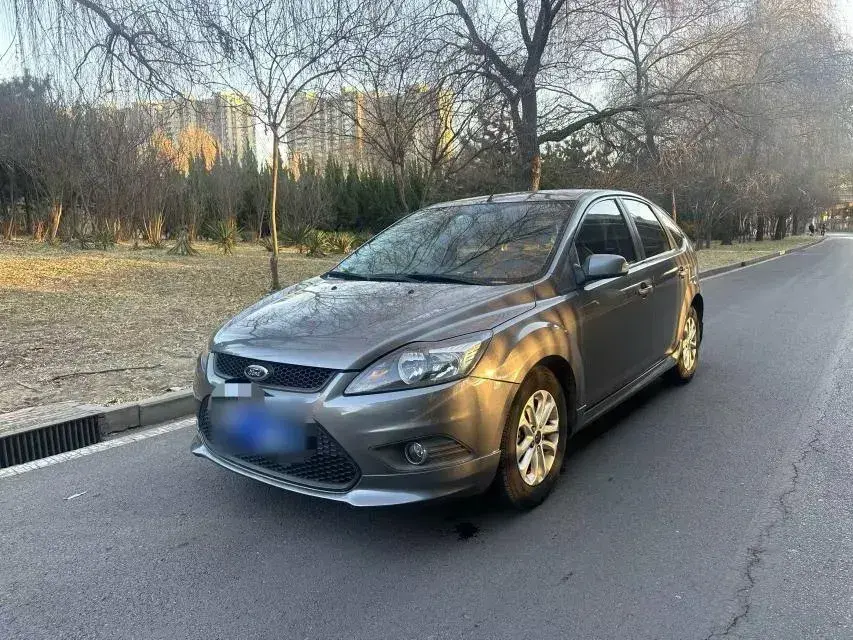 2013 Ford Focus 1.8L 124HP L4 5MT