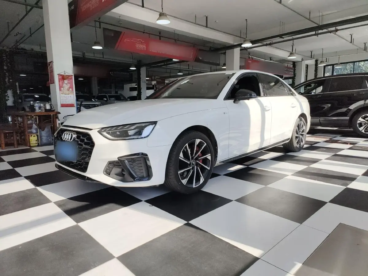 2023 Audi A4L 2.0T 190HP L4 7DCT