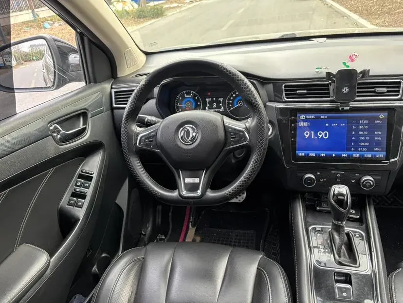 2017 DongFeng Fengon Fengon 580 1.5T 150HP L4 CVT,autocango,china used car exporter,china ev exporter,chinese used car exporter,chinese used ev exporter