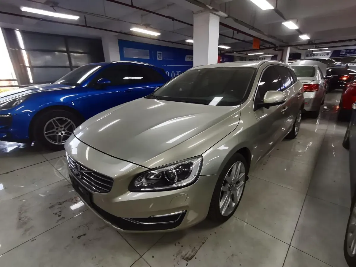 2017 Volvo V60 2.0T 245HP L4 8AT,autocango,china used car exporter,china ev exporter,chinese used car exporter,chinese used ev exporter