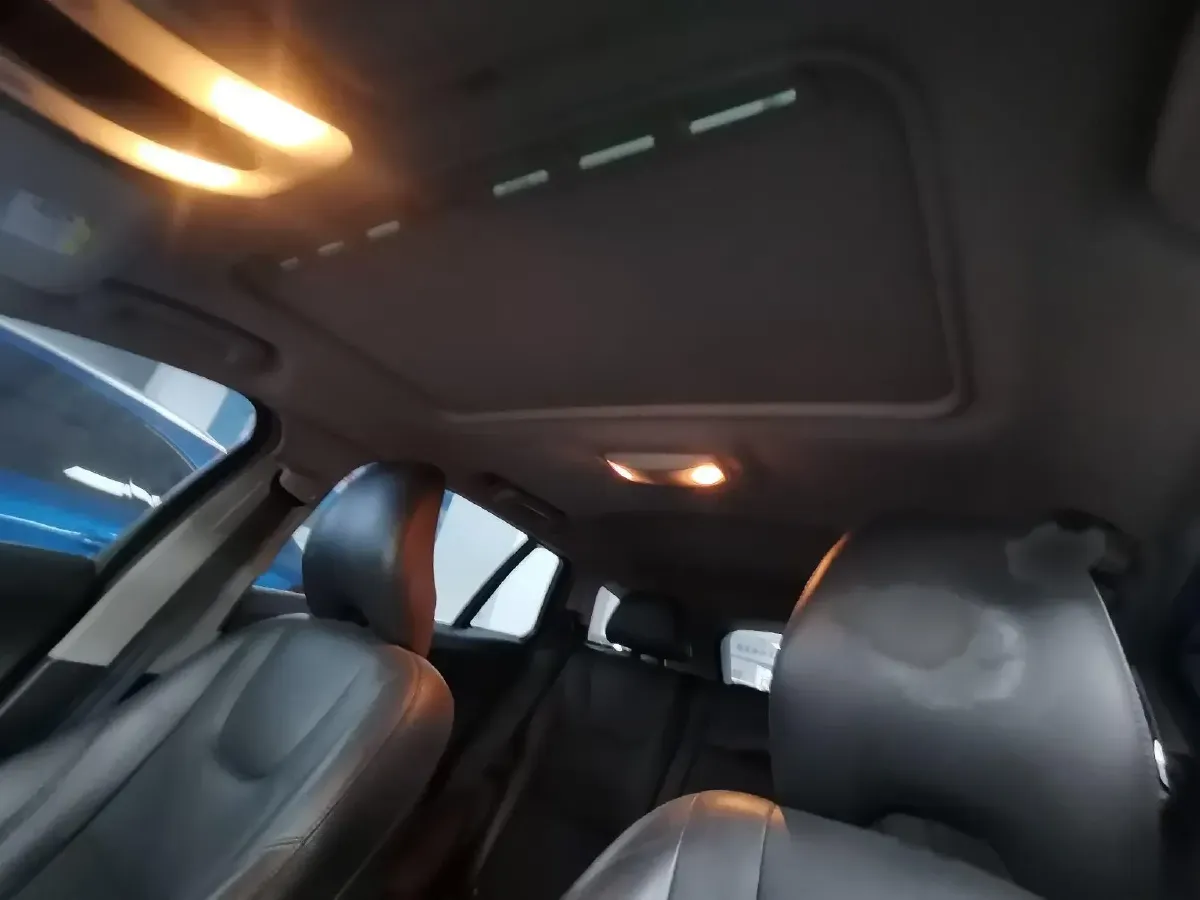 2017 Volvo V60 2.0T 245HP L4 8AT,autocango,china used car exporter,china ev exporter,chinese used car exporter,chinese used ev exporter