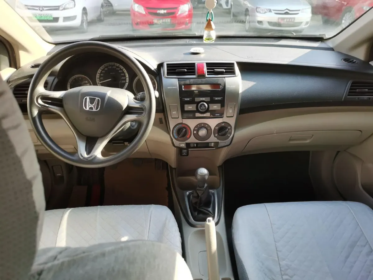 2012 Honda City Classic 1.5L 120HP L4 5MT,autocango,china used car exporter,china ev exporter,chinese used car exporter,chinese used ev exporter