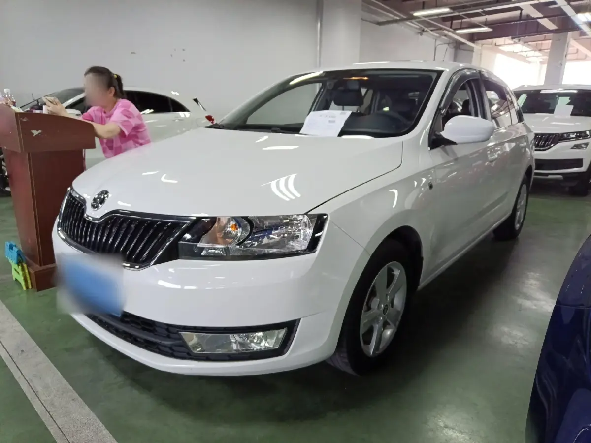 2016 Skoda Rapid Spaceback 1.6L 110HP L4 6AT
