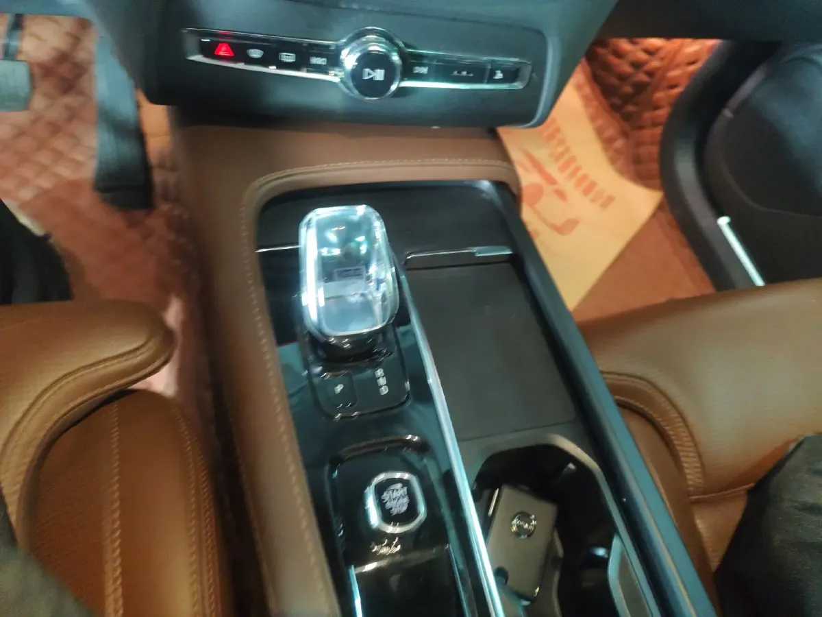 2022 Volvo XC90 PHEV 2.0T 303HP L4 8AT PHEV 11.6KWH,autocango,china used car exporter,china ev exporter,chinese used car exporter,chinese used ev exporter