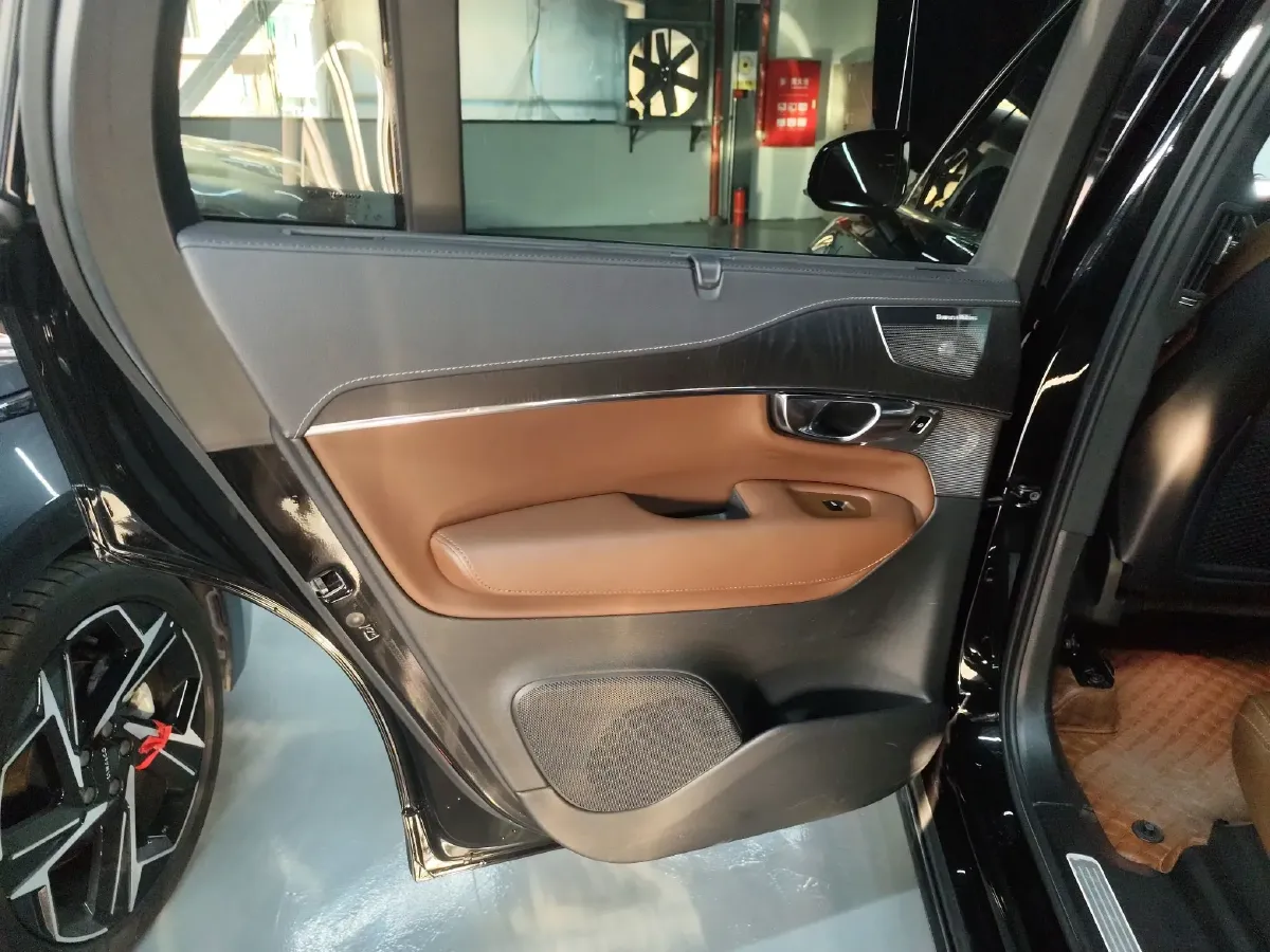 2022 Volvo XC90 PHEV 2.0T 303HP L4 8AT PHEV 11.6KWH,autocango,china used car exporter,china ev exporter,chinese used car exporter,chinese used ev exporter