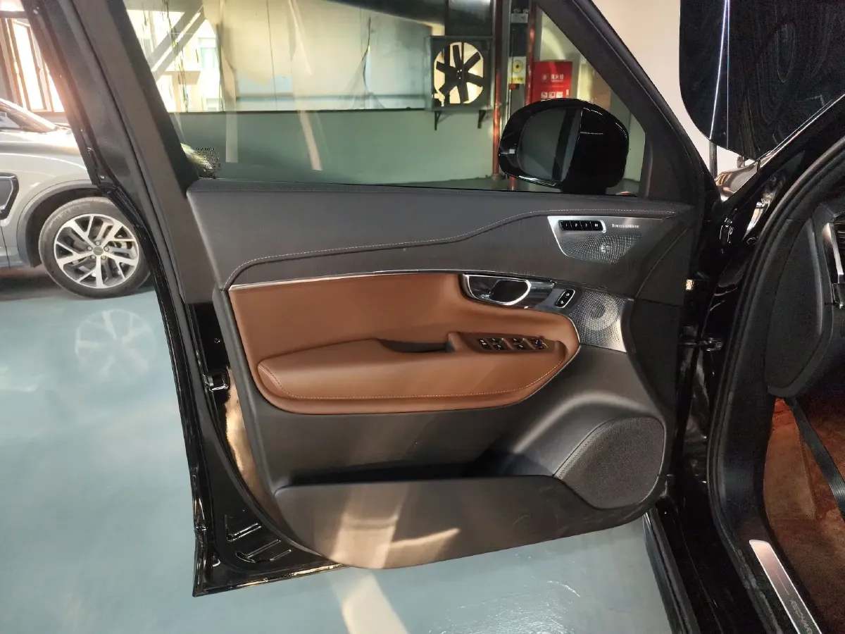 2022 Volvo XC90 PHEV 2.0T 303HP L4 8AT PHEV 11.6KWH,autocango,china used car exporter,china ev exporter,chinese used car exporter,chinese used ev exporter