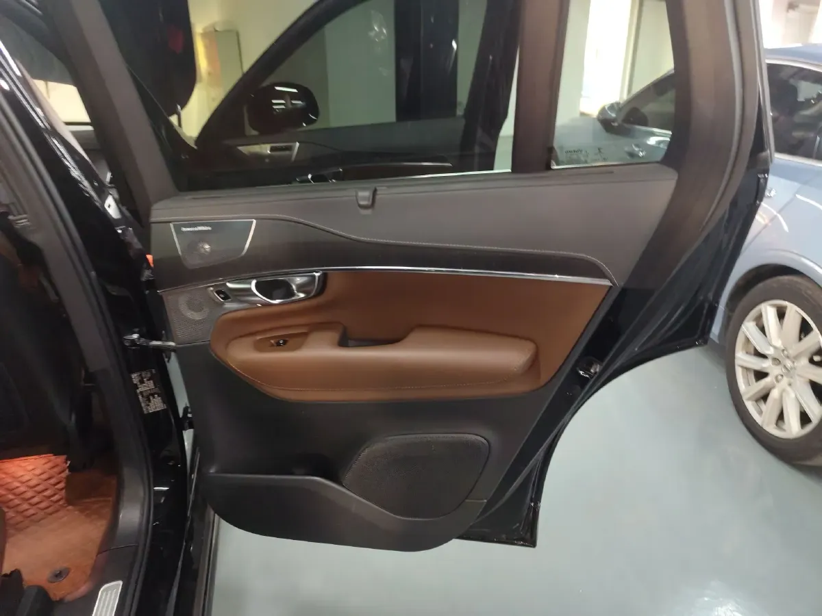 2022 Volvo XC90 PHEV 2.0T 303HP L4 8AT PHEV 11.6KWH,autocango,china used car exporter,china ev exporter,chinese used car exporter,chinese used ev exporter