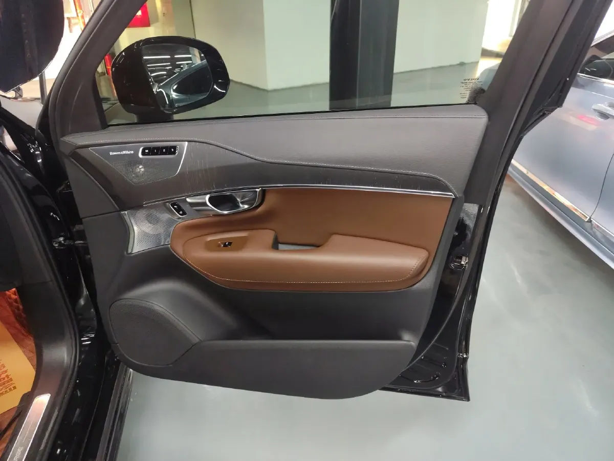 2022 Volvo XC90 PHEV 2.0T 303HP L4 8AT PHEV 11.6KWH,autocango,china used car exporter,china ev exporter,chinese used car exporter,chinese used ev exporter