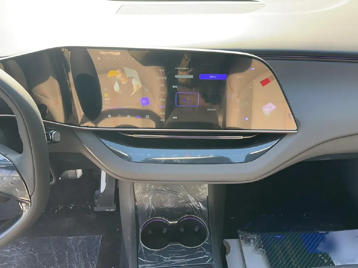 2024 HongQi EH7 BEV 111KWH,autocango,china used car exporter,china ev exporter,chinese used car exporter,chinese used ev exporter