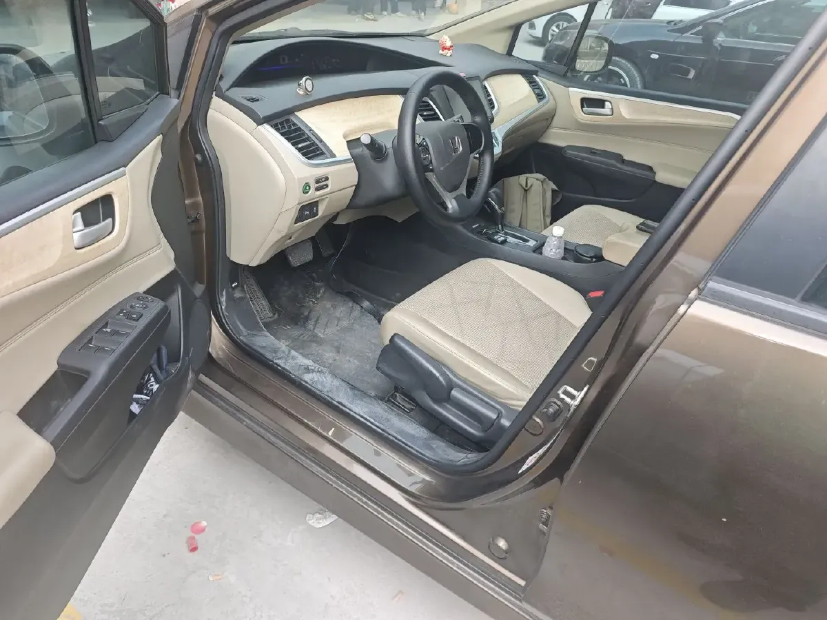 2016 Honda Jade 1.8L 141HP L4 5AT,autocango,china used car exporter,china ev exporter,chinese used car exporter,chinese used ev exporter