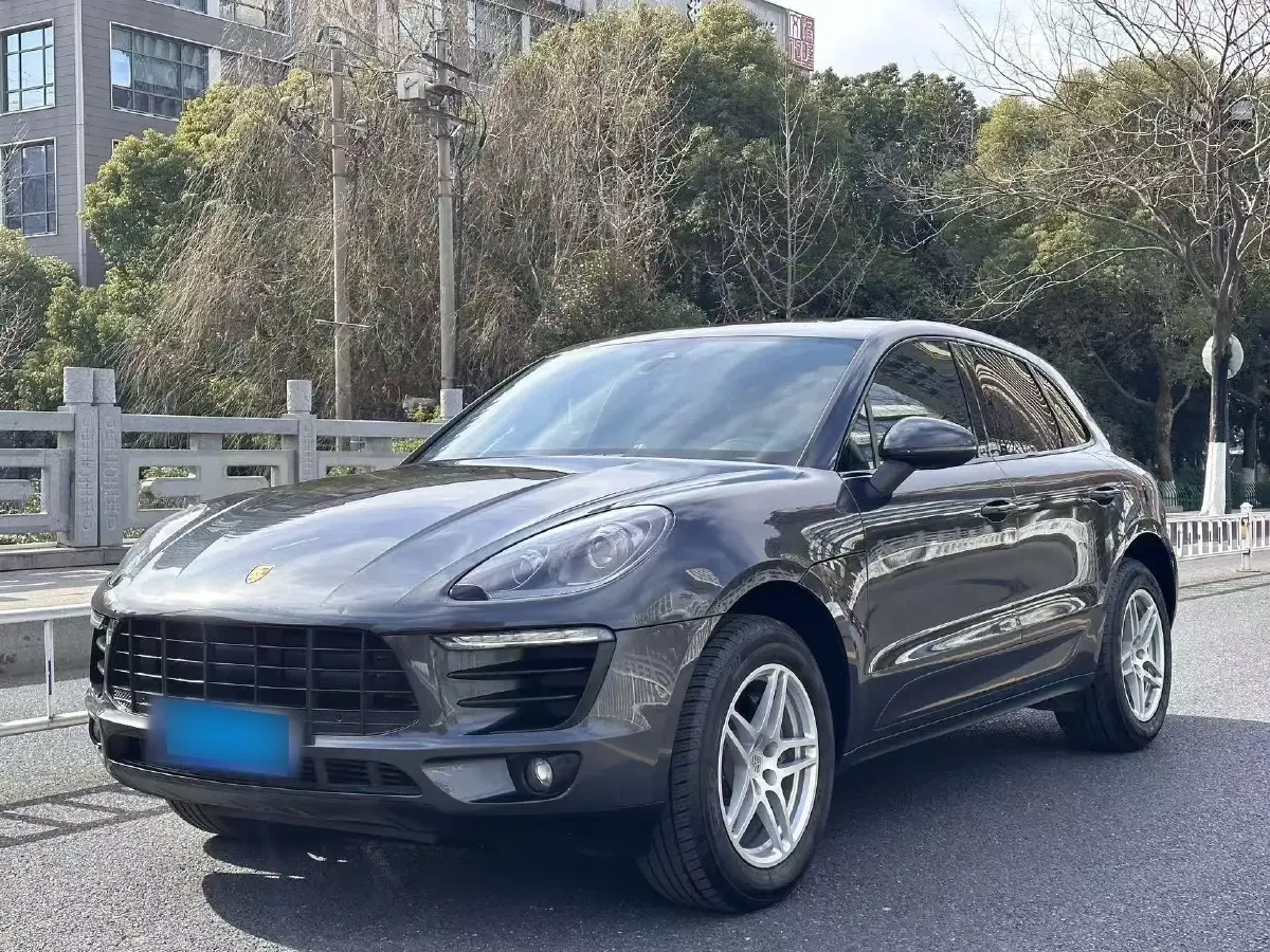 2017 Porsche Macan 2.0T 252HP L4 7DCT