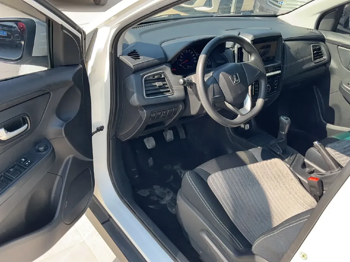 2016 Luxgen 3 1.6L 124HP L4 5MT,autocango,china used car exporter,china ev exporter,chinese used car exporter,chinese used ev exporter