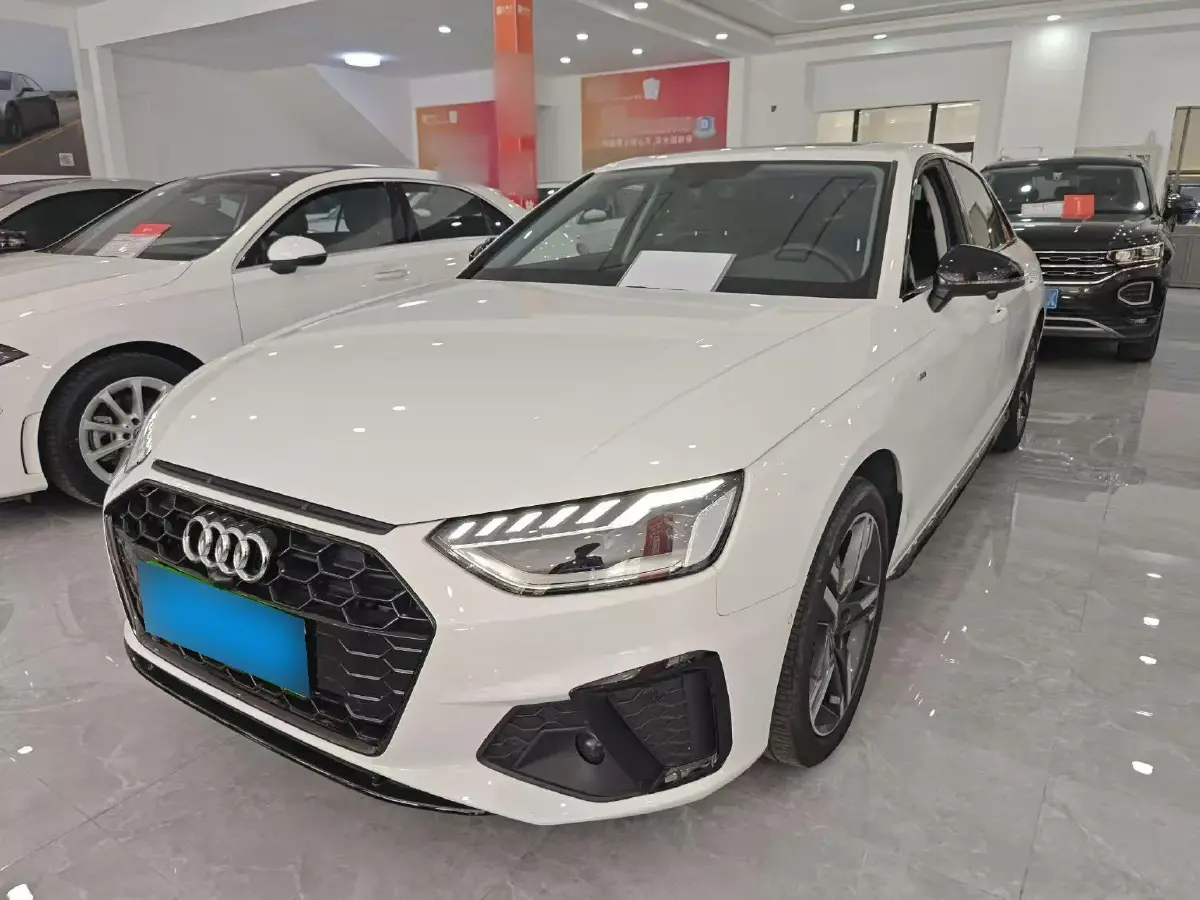 2022 Audi A4L 2.0T 190HP L4 7DCT