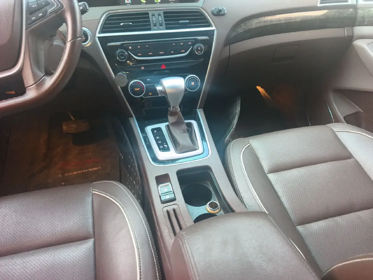 2017 Leopaard CS10 2.0T 177HP L4 6DCT,autocango,china used car exporter,china ev exporter,chinese used car exporter,chinese used ev exporter