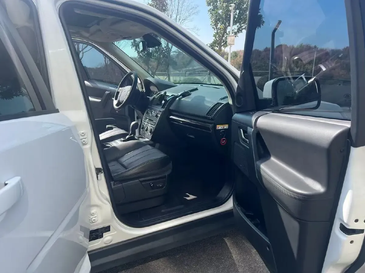 2014 Land Rover Freelander 2 2.0T 240HP L4 6AT,autocango,china used car exporter,china ev exporter,chinese used car exporter,chinese used ev exporter