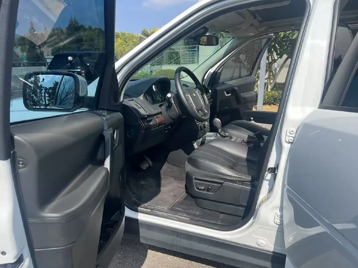 2014 Land Rover Freelander 2 2.0T 240HP L4 6AT,autocango,china used car exporter,china ev exporter,chinese used car exporter,chinese used ev exporter