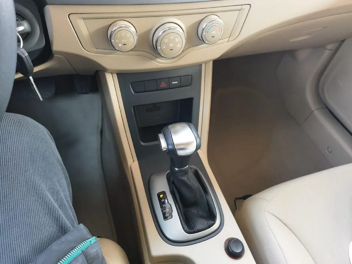 2015 Roewe 350 1.5L 109HP L4 4AT,autocango,china used car exporter,china ev exporter,chinese used car exporter,chinese used ev exporter