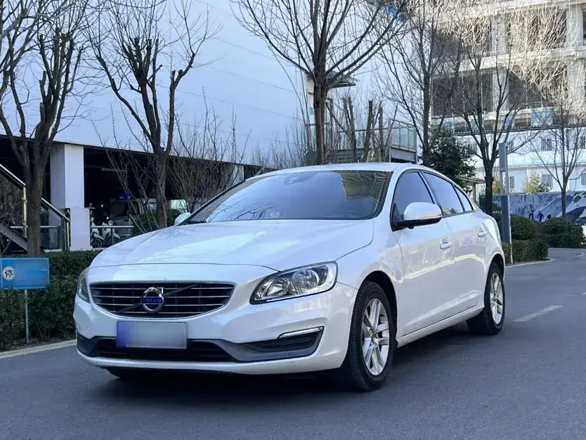 2017 Volvo S60 1.5T 152HP L4 6AT