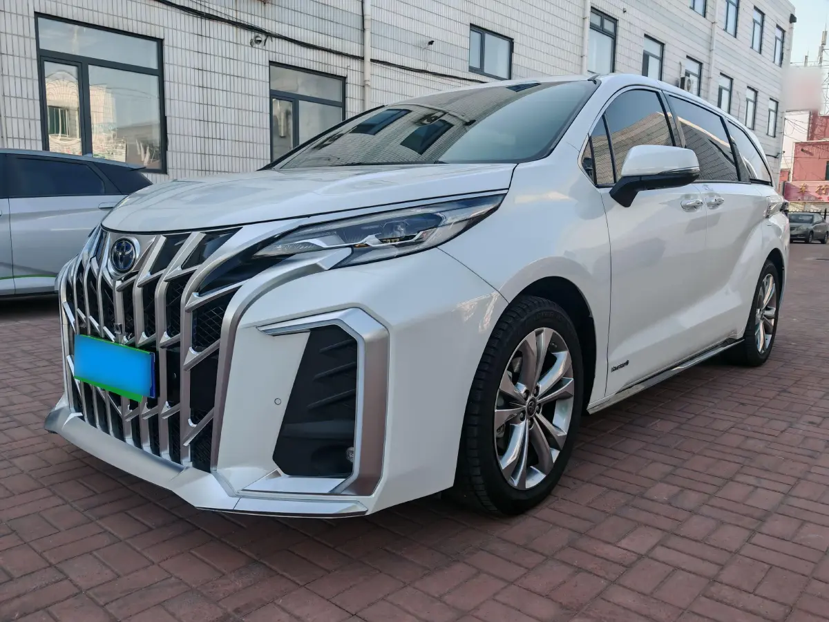 2023 Toyota Sienna 2.5L 189HP L4 E-CVT Hybrid