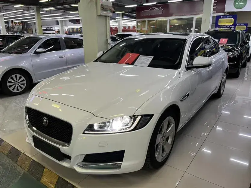 2020 Jaguar XFL 2.0T 200HP L4 8AT