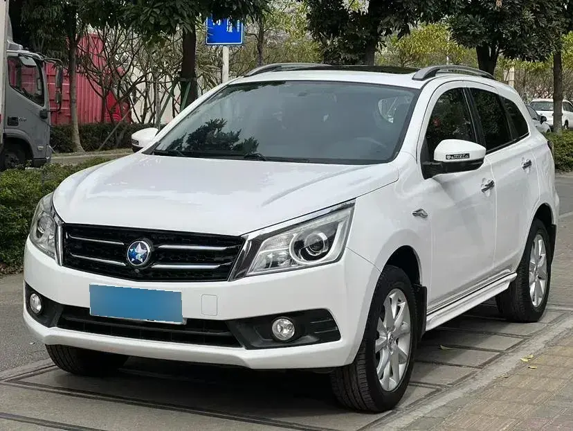 2015 Venucia T70 2.0L 144HP L4 CVT