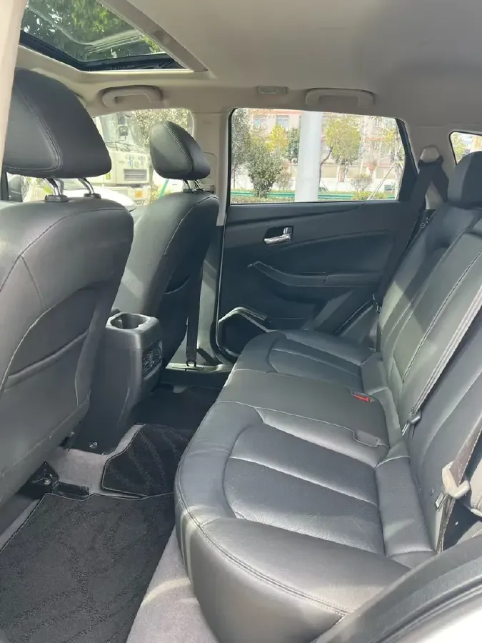 2015 Venucia T70 2.0L 144HP L4 CVT,autocango,china used car exporter,china ev exporter,chinese used car exporter,chinese used ev exporter