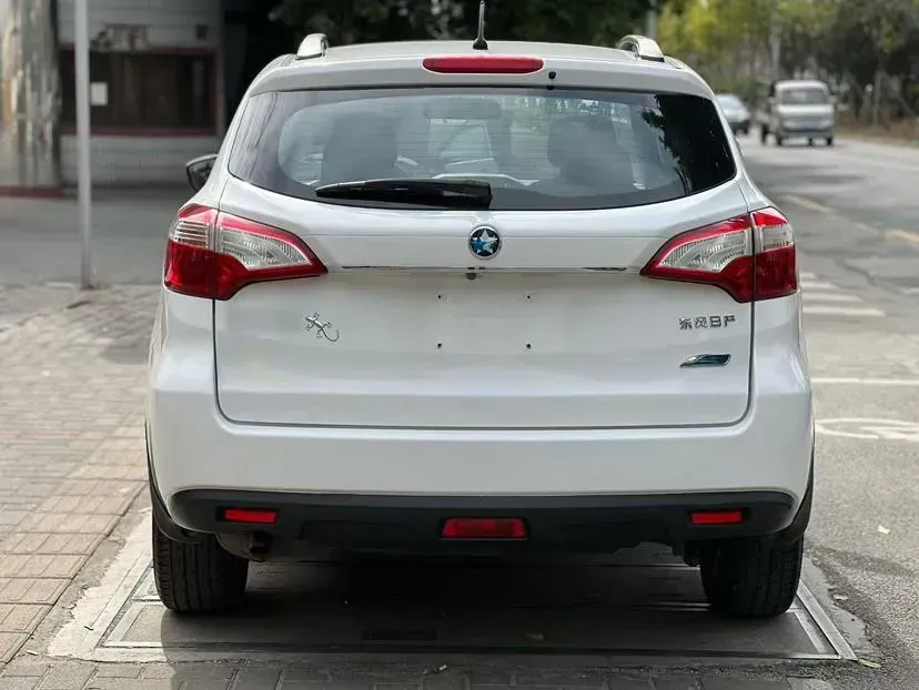 2015 Venucia T70 2.0L 144HP L4 CVT,autocango,china used car exporter,china ev exporter,chinese used car exporter,chinese used ev exporter