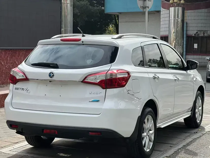 2015 Venucia T70 2.0L 144HP L4 CVT,autocango,china used car exporter,china ev exporter,chinese used car exporter,chinese used ev exporter