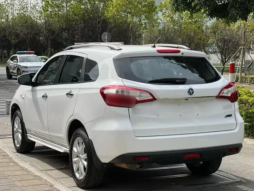 2015 Venucia T70 2.0L 144HP L4 CVT,autocango,china used car exporter,china ev exporter,chinese used car exporter,chinese used ev exporter