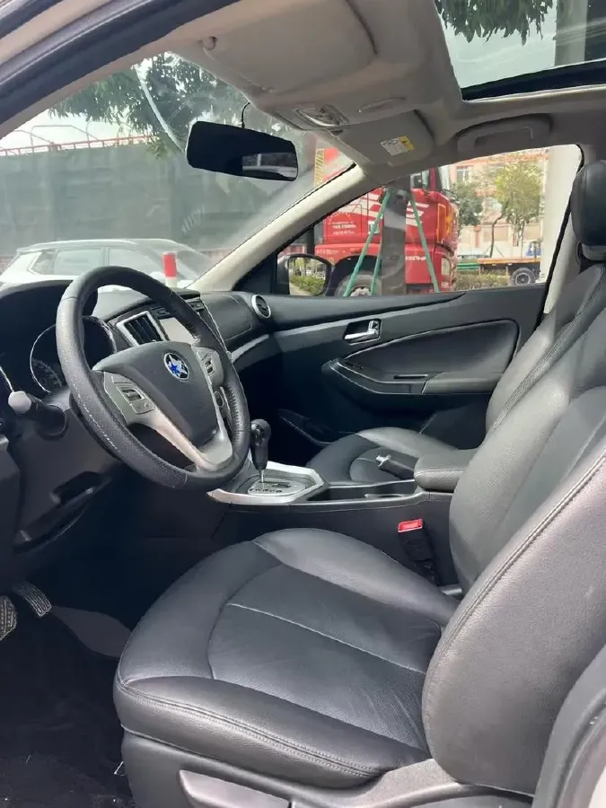 2015 Venucia T70 2.0L 144HP L4 CVT,autocango,china used car exporter,china ev exporter,chinese used car exporter,chinese used ev exporter