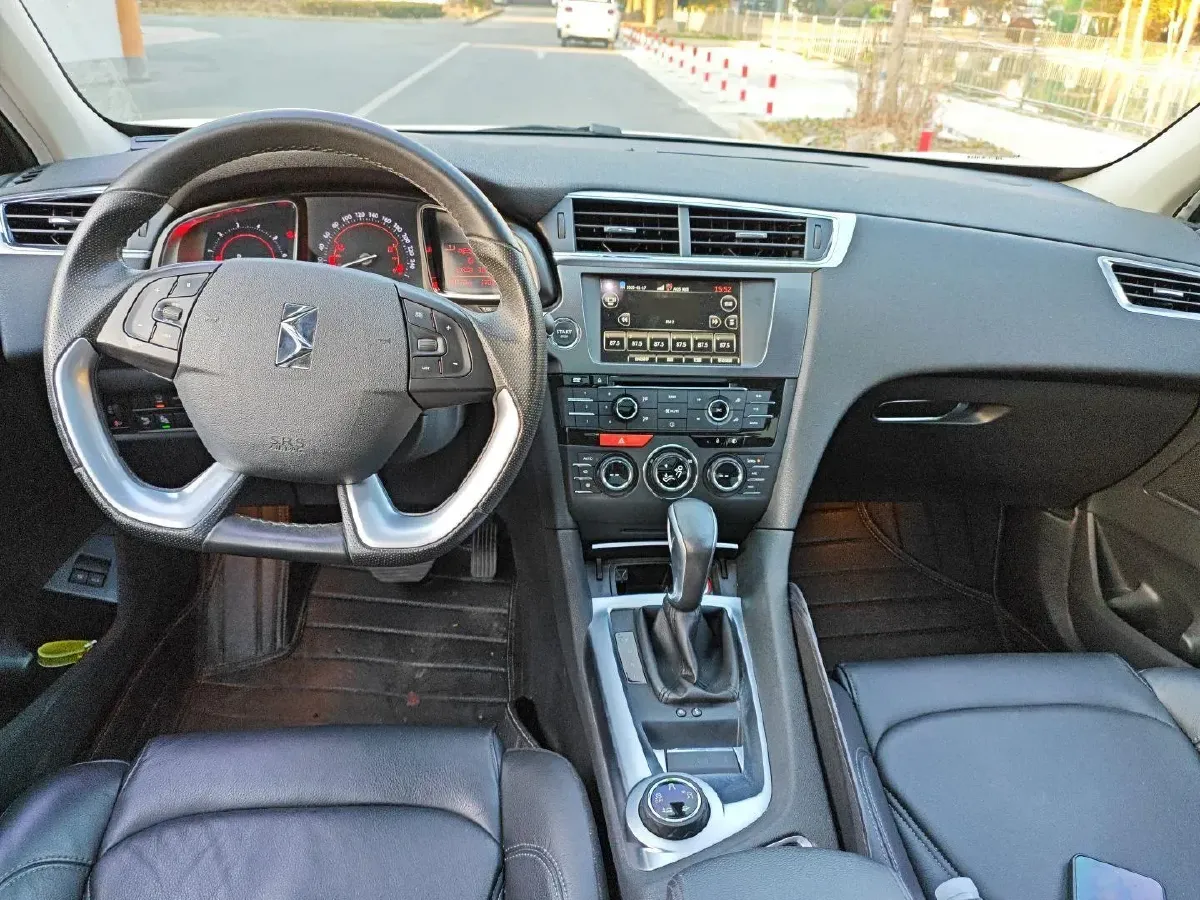 2014 DS 6 1.6T 167HP L4 6AT,autocango,china used car exporter,china ev exporter,chinese used car exporter,chinese used ev exporter