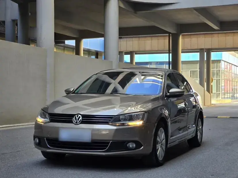 2014 Volkswagen Sagitar 1.4T 131HP L4 7DCT