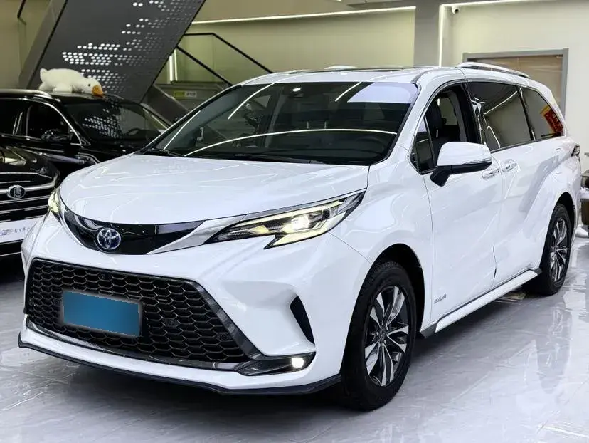 2023 Toyota Granvia 2.5L 189HP L4 E-CVT Hybrid