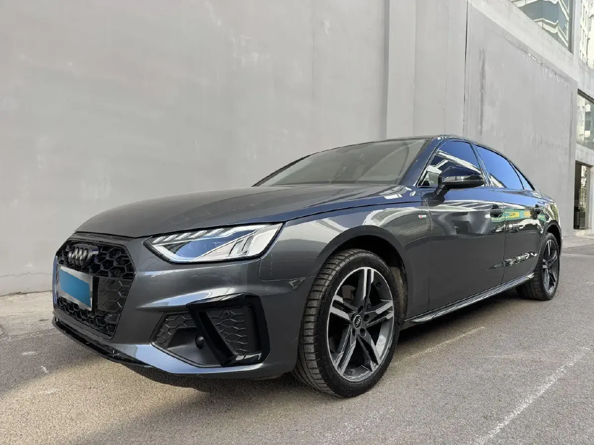 2022 Audi A4L 2.0T 190HP L4 7DCT