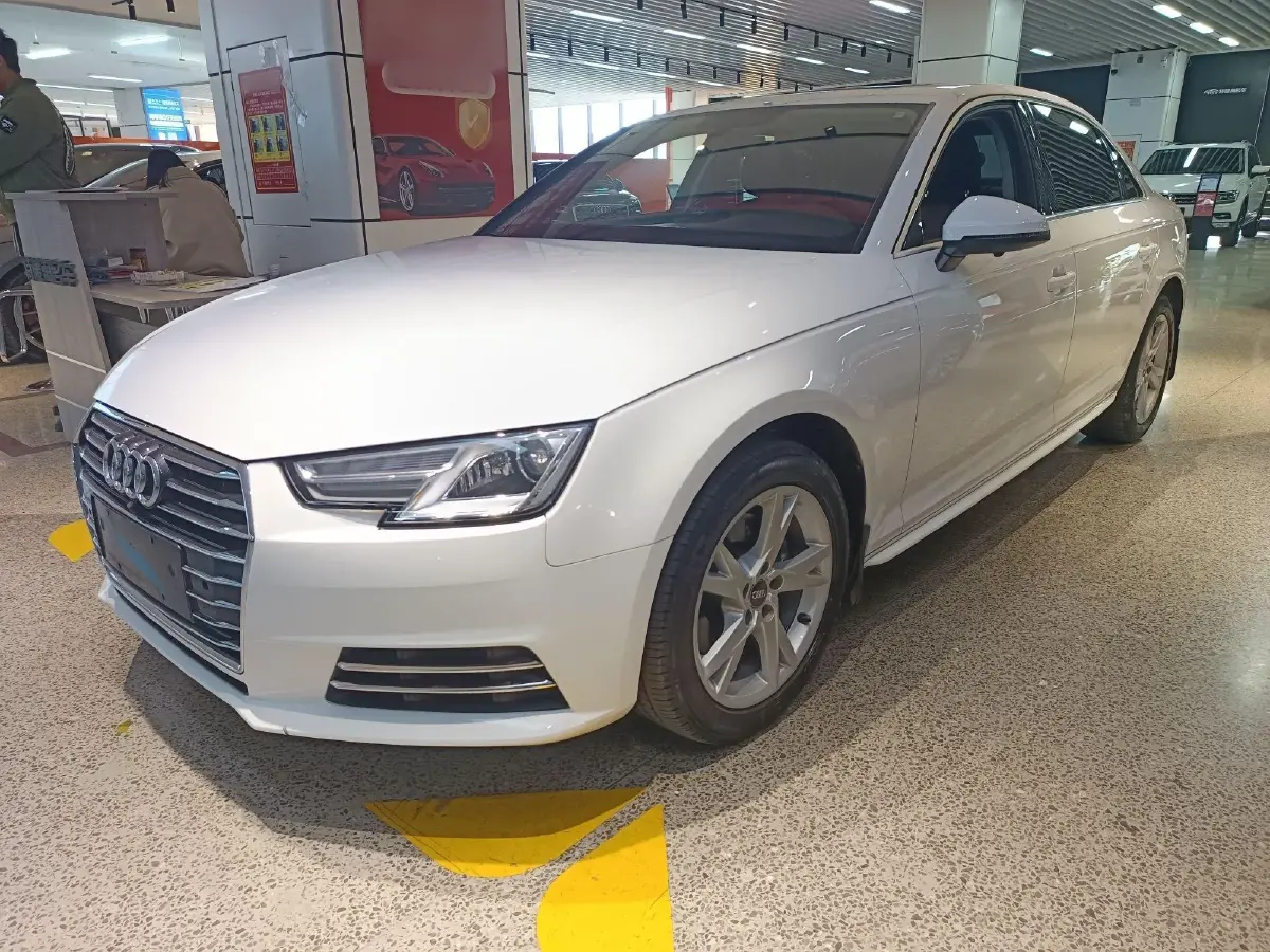 2017 Audi A4L 2.0T 190HP L4 7DCT