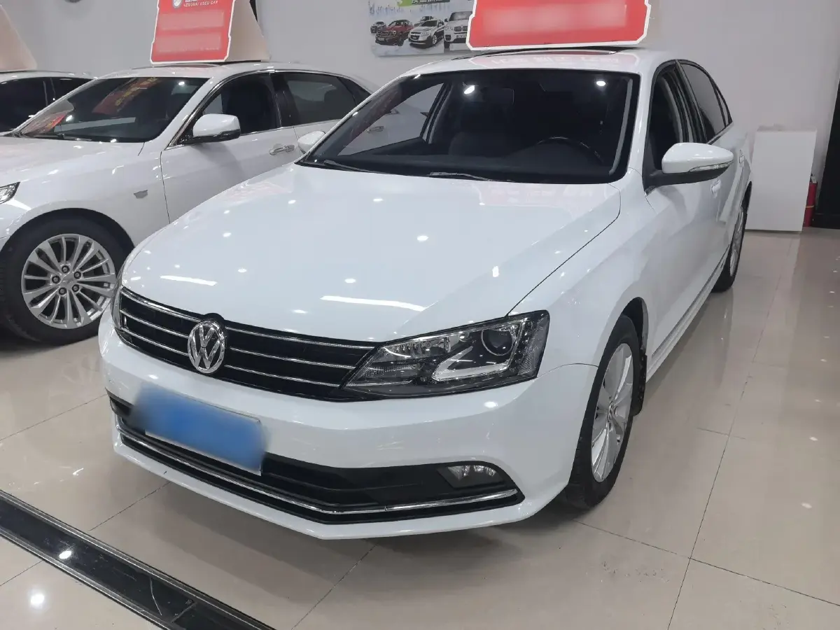 2015 Volkswagen Sagitar 1.4T 131HP L4 7DCT