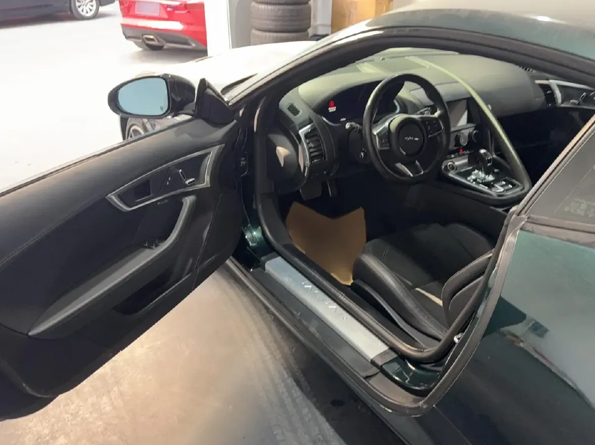 2022 Jaguar F-TYPE 2.0T 300HP L4 8AT,autocango,china used car exporter,china ev exporter,chinese used car exporter,chinese used ev exporter