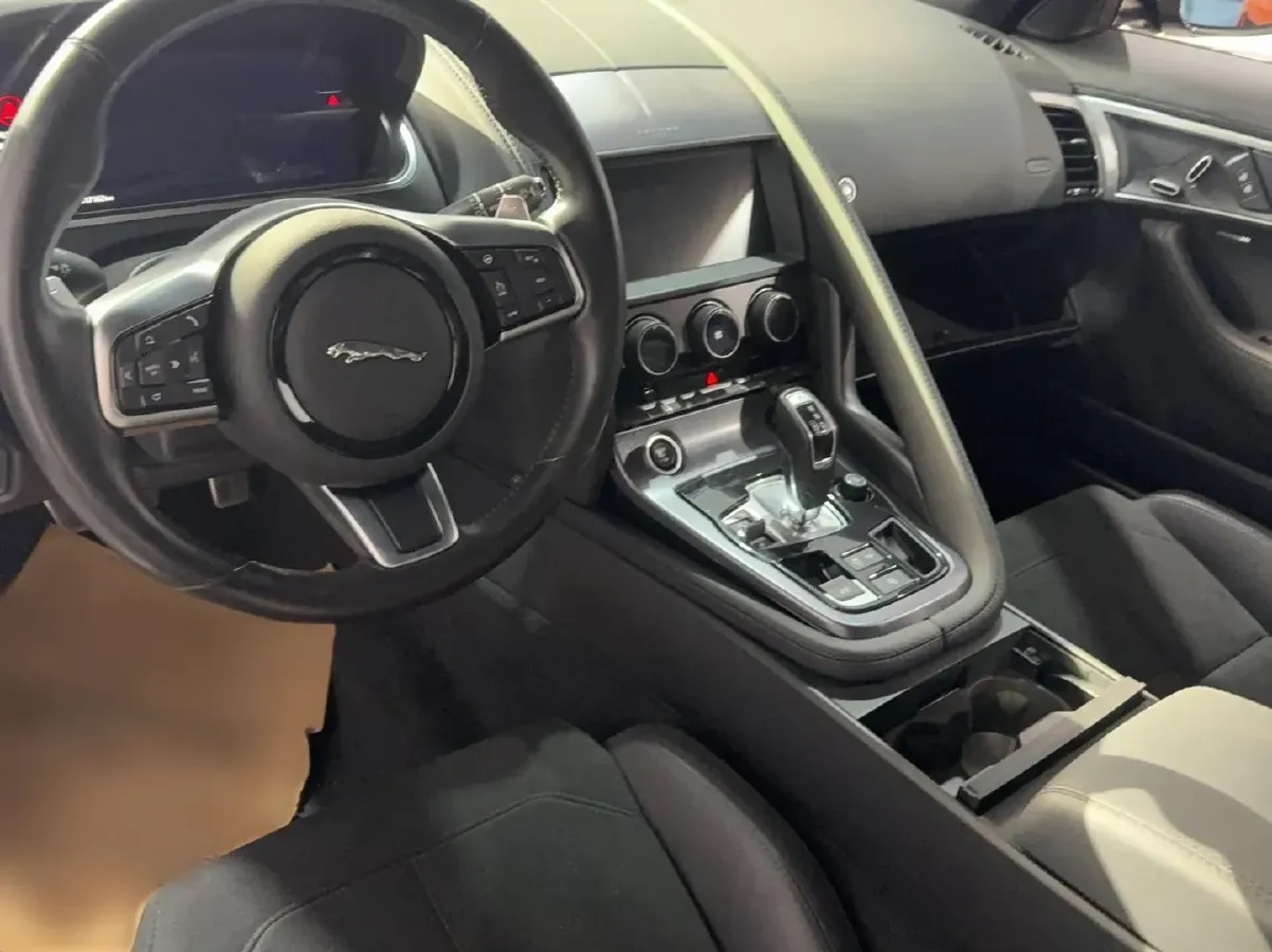 2022 Jaguar F-TYPE 2.0T 300HP L4 8AT,autocango,china used car exporter,china ev exporter,chinese used car exporter,chinese used ev exporter