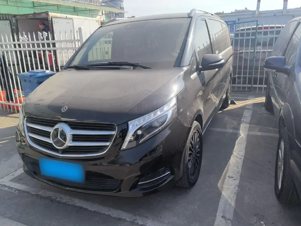 2018 Mercedes-Benz V Class 2.0T 211HP L4 7AT