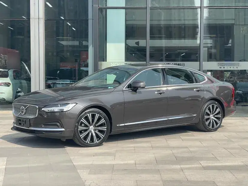 2022 Volvo S90 2.0T 250HP L4 8AT