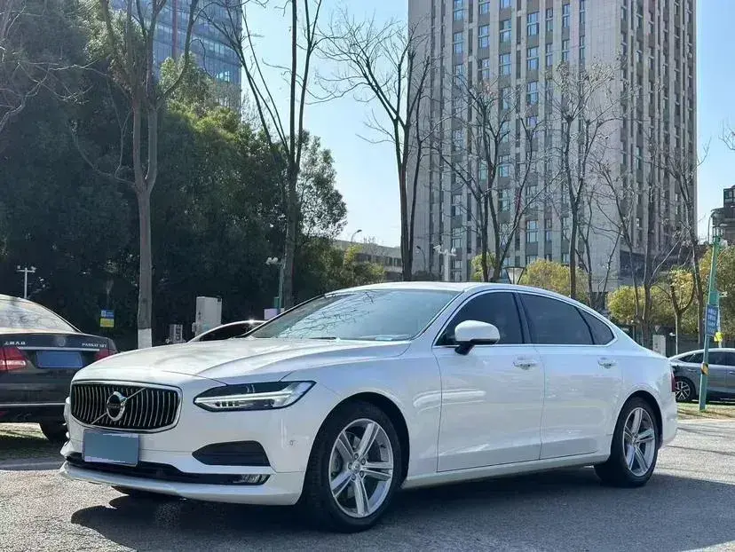 2017 Volvo S90 2.0T 190HP L4 8AT