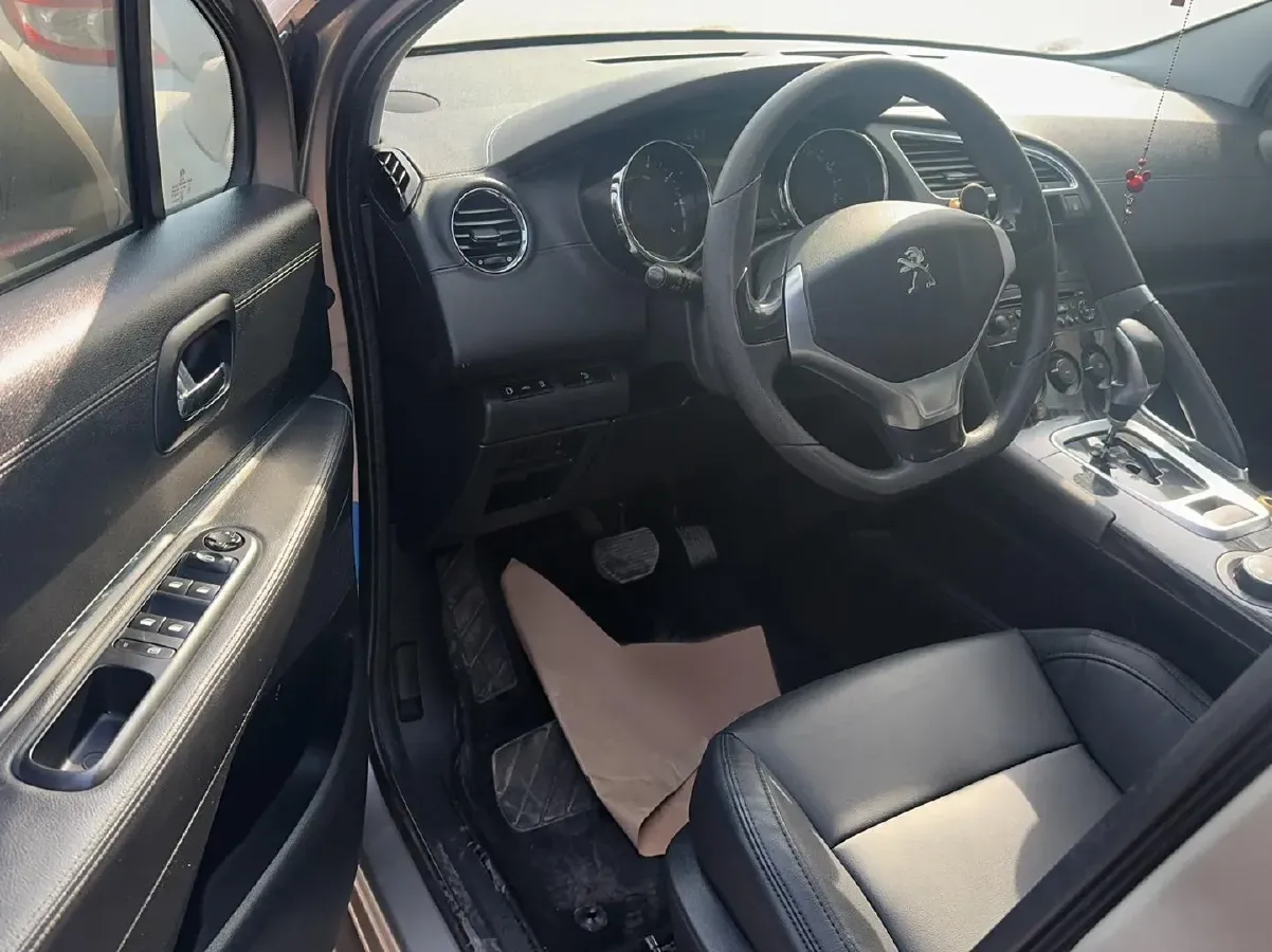 2015 Peugeot 3008 1.6T 167HP L4 6AT,autocango,china used car exporter,china ev exporter,chinese used car exporter,chinese used ev exporter