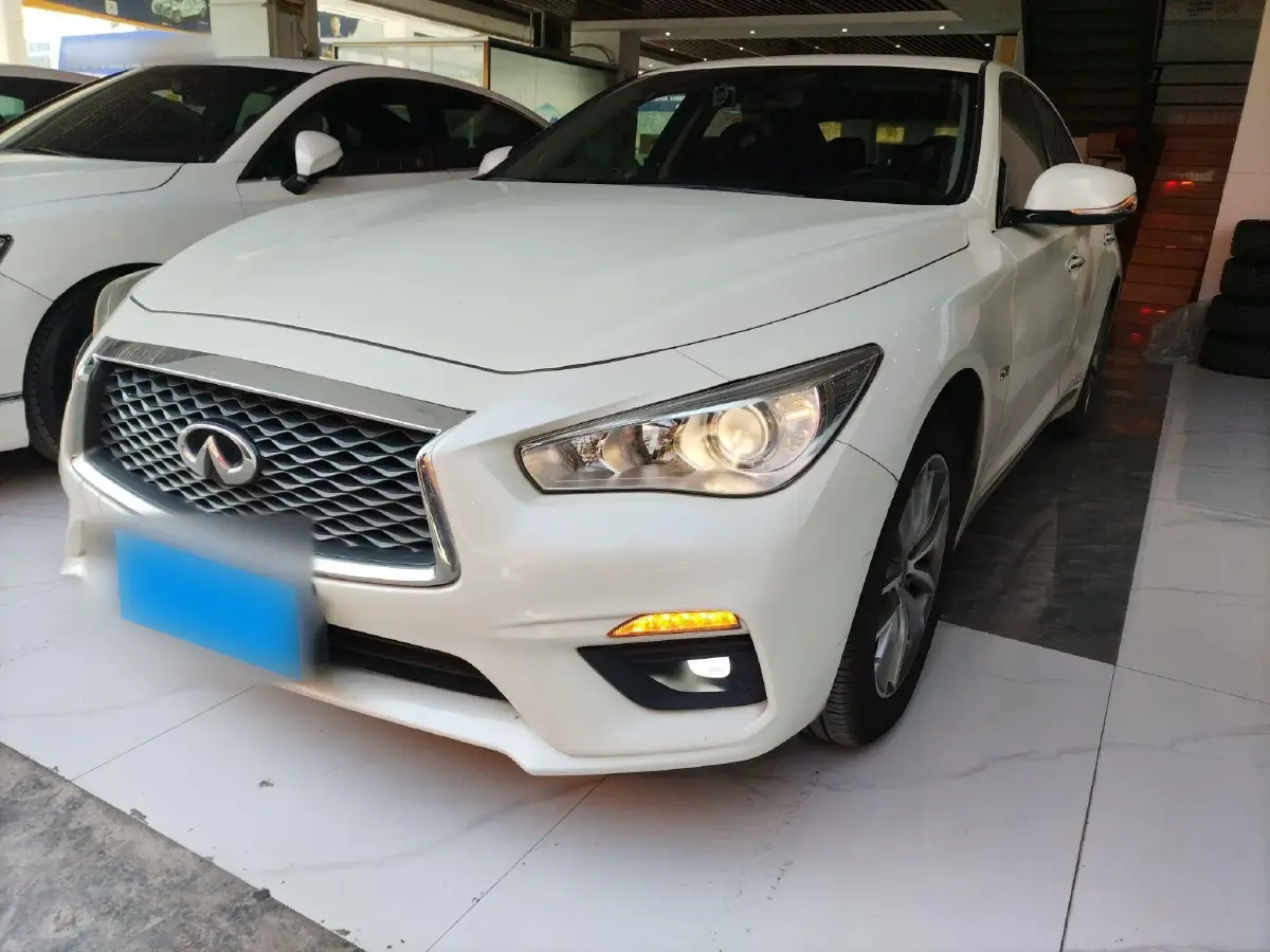 2018 Infiniti Q50L 2.0T 211HP L4 7AT