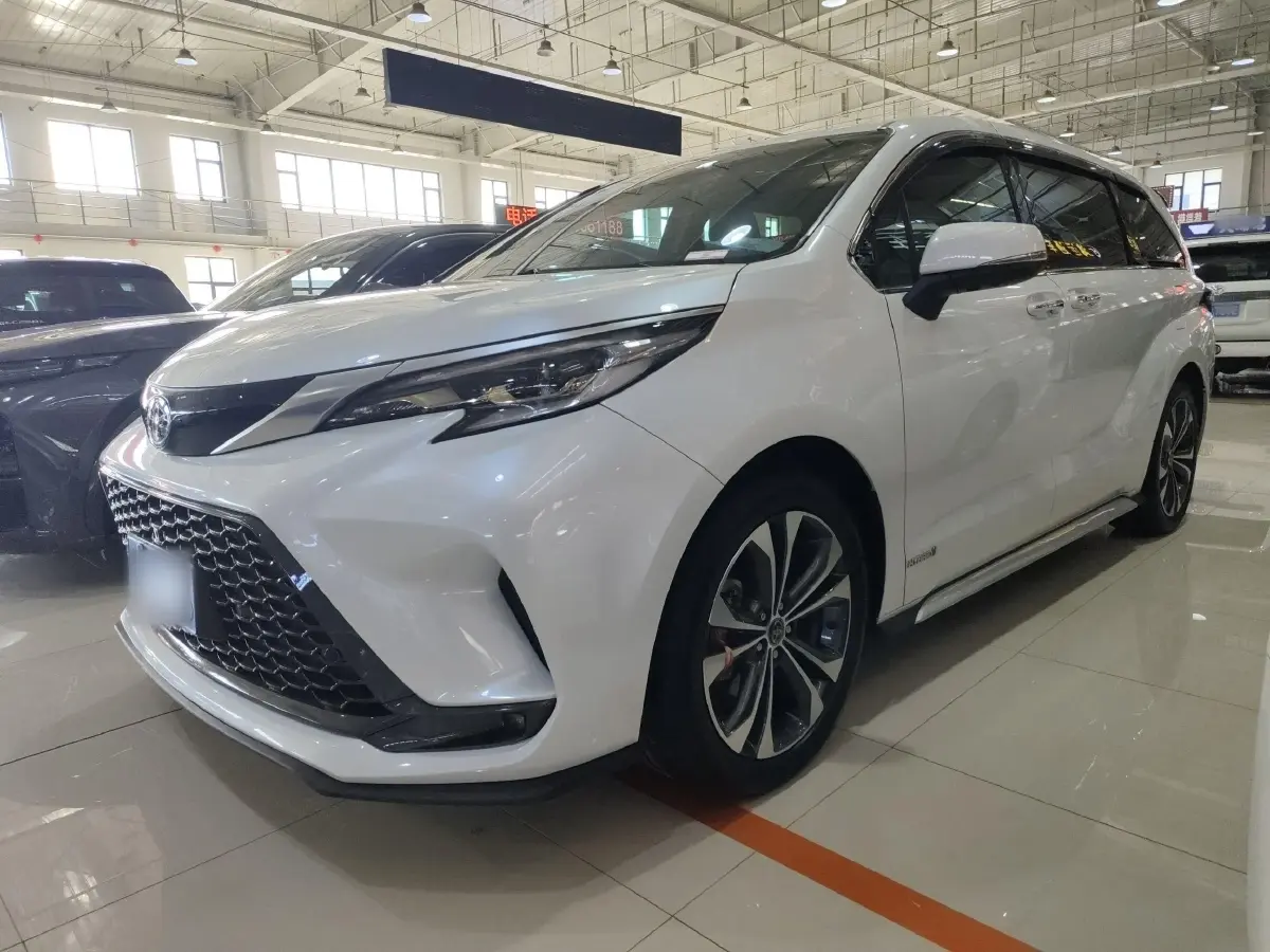 2023 Toyota Granvia 2.5L 189HP L4 E-CVT Hybrid