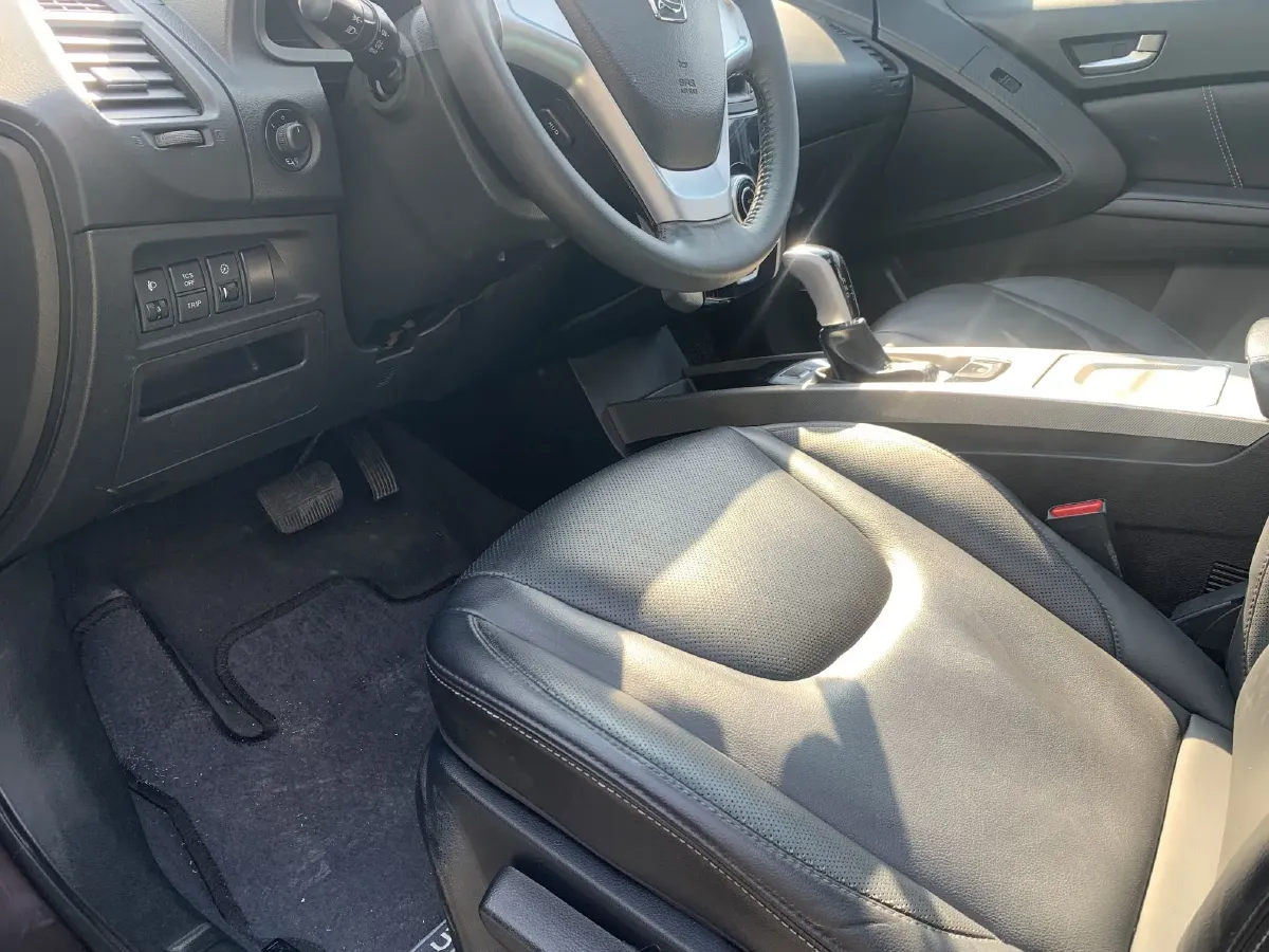 2015 Luxgen 6 SUV 1.8T 180HP L4 6AT,autocango,china used car exporter,china ev exporter,chinese used car exporter,chinese used ev exporter