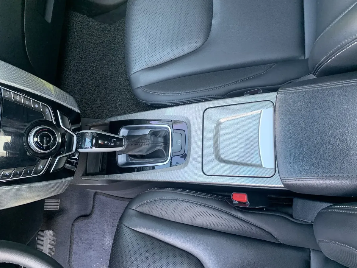 2015 Luxgen 6 SUV 1.8T 180HP L4 6AT,autocango,china used car exporter,china ev exporter,chinese used car exporter,chinese used ev exporter