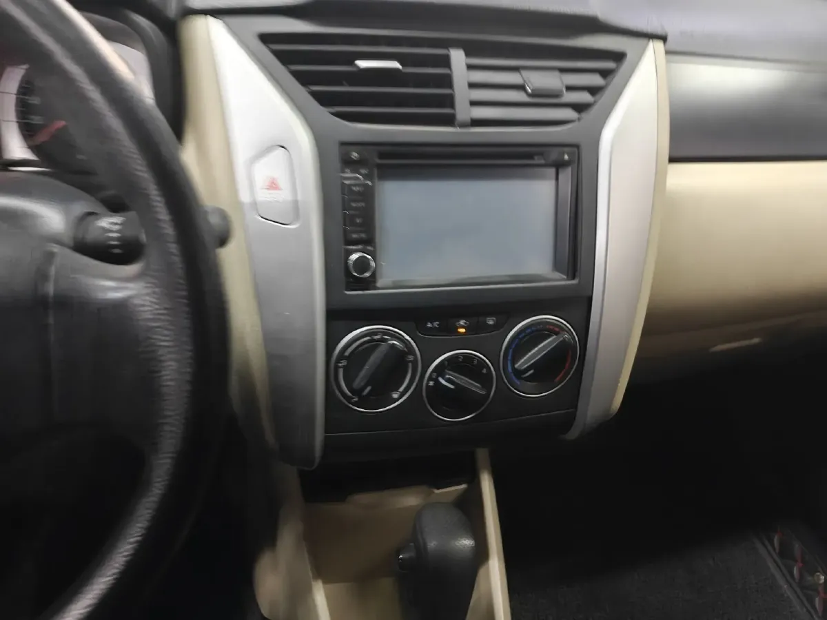 2013 Venucia R50 1.6L 117HP L4 4AT,autocango,china used car exporter,china ev exporter,chinese used car exporter,chinese used ev exporter