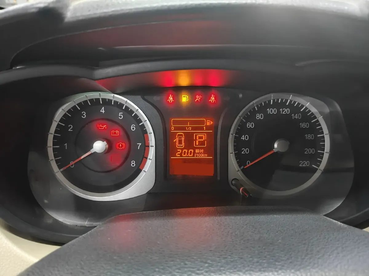 2013 Venucia R50 1.6L 117HP L4 4AT,autocango,china used car exporter,china ev exporter,chinese used car exporter,chinese used ev exporter