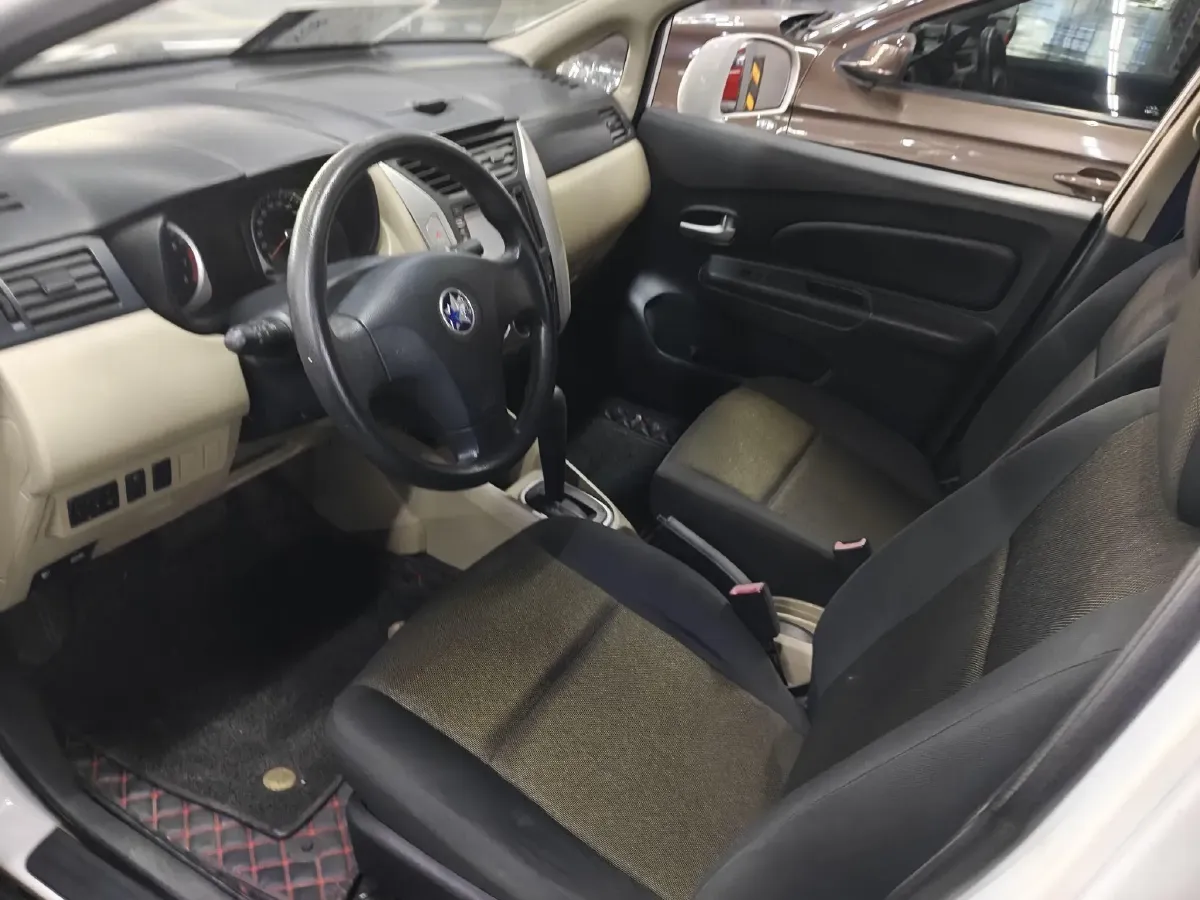 2013 Venucia R50 1.6L 117HP L4 4AT,autocango,china used car exporter,china ev exporter,chinese used car exporter,chinese used ev exporter